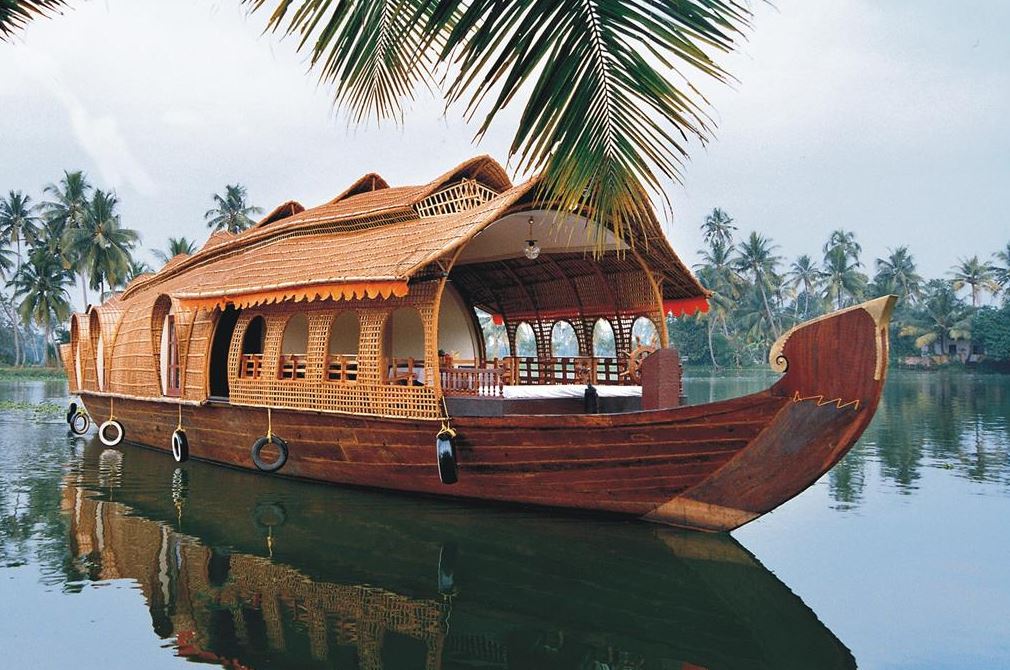 Amazing Munnar-Thekkady-Alleppey Tour Affordable Packages