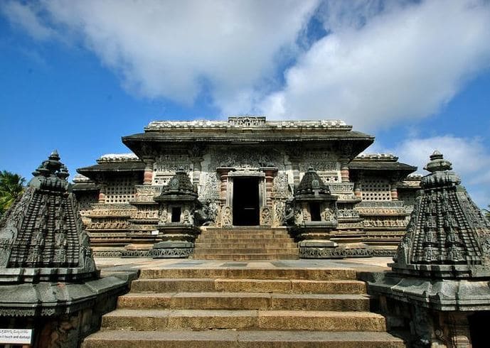 Belur-Halebeedu-Sharvanabelagola 1 Day Trip from Bangalore