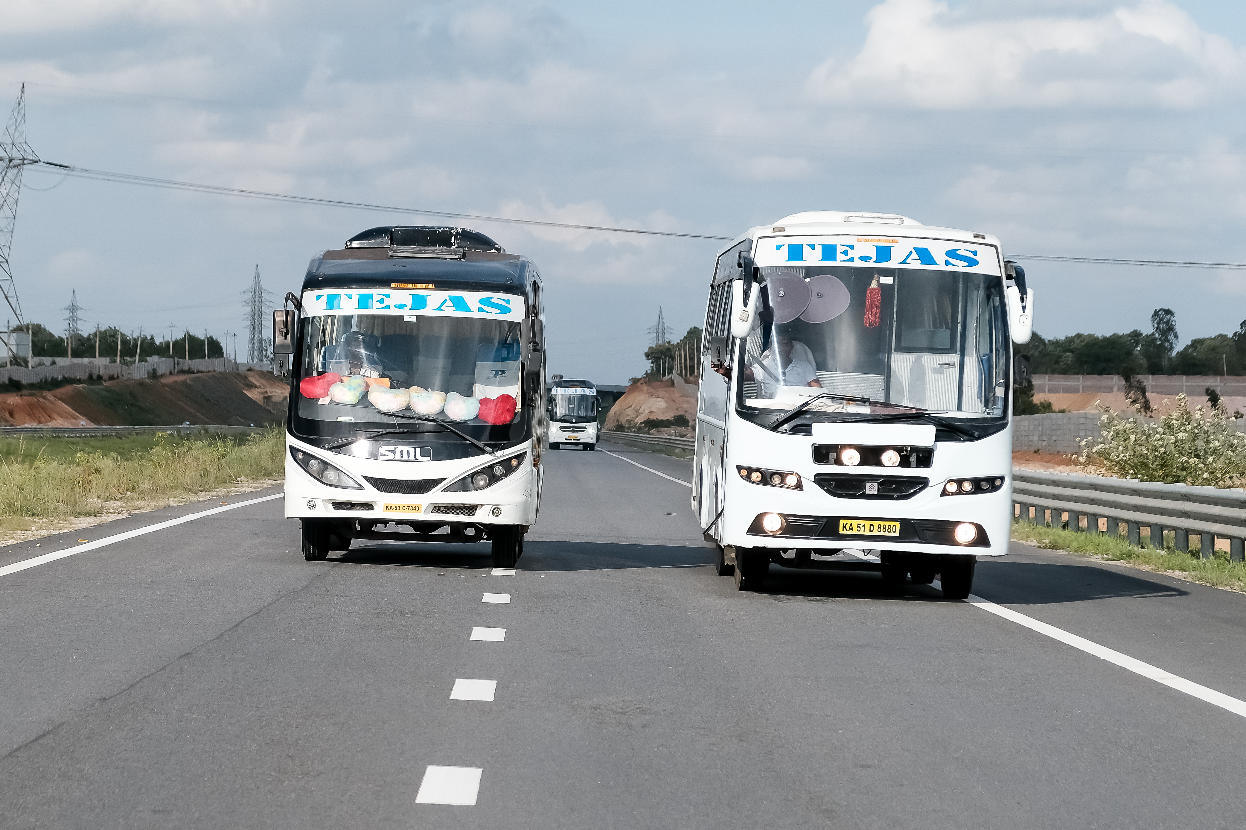 How Mini Bus Rental Pricing Works